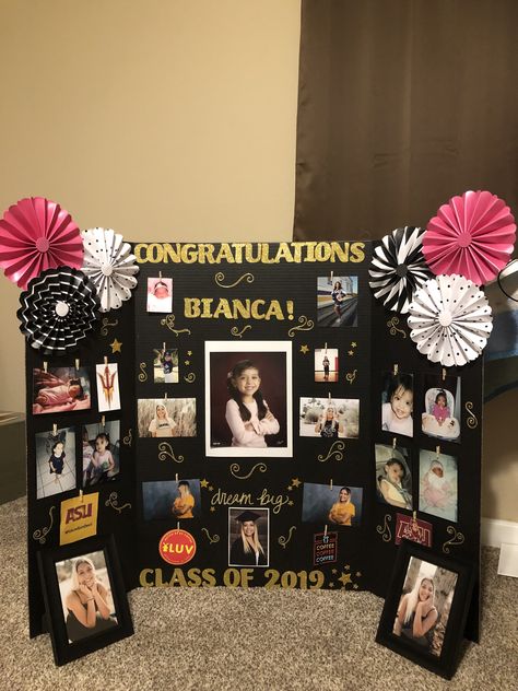 Graduation Picture Poster Board Ideas, Tri Fold Graduation Board Ideas, Senior Display Boards, Poster Board Graduation Ideas, Trifold Poster Board Ideas Graduation, Senior Poster Board Ideas Graduation, Graduation Boards Display, Trifold Senior Board Ideas, Graduation Display Boards