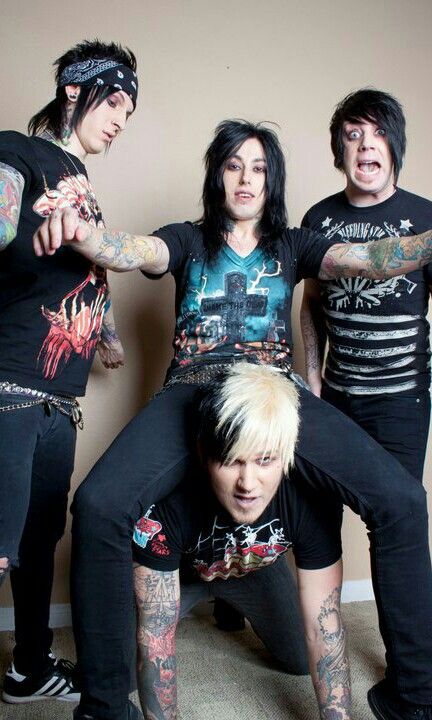 Falling in reverse. Their concerts are pretty good!! Worth it(: Falling In Reverse Poster, Jacky Vincent, Escape The Fate, Emo Stuff, Ronnie Radke, Falling In Reverse, Of Mice And Men, Emo Guys, Band Stuff