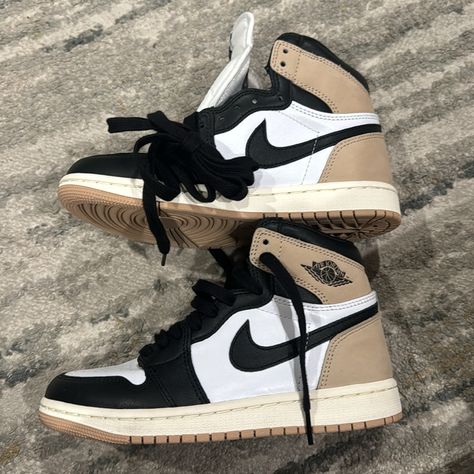 Brand New Women’s Air Jordan One Retro High Og Black, Legend And Brown White Air Jordans Nike, Jordan Shoes Retro Women, Cute Nikes For Women, Cute Shoes Jordans, Cute Nike Shoes For Women, Nikes For Women, Jordans For Women, Modern Entryway Ideas, Air Jordan One