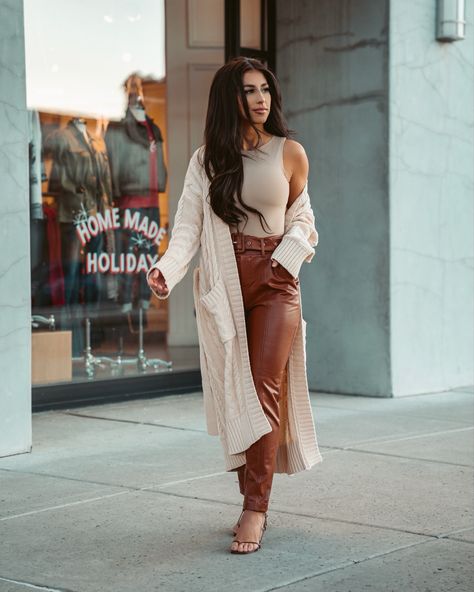 Yvetteg23: fall outfit, winter outfit, leather pants outfit, tan leather trousers, camel leather pants , taupe bodysuit, longline cream duster cardigan outfit. Neutral outfit #neutralstyle #leatherpants #outfit #instagramphotoshoot #bloggerpose #poseideas #streetstyle #aesthetic #fallfashion #winterfashionoutfits #ootd #outfit #style #cardigan #leather #trousers #holidayoutfit Duster Cardigan Outfit, Cream Cardigan Outfit, Brown Leather Pants Outfit, Leather Trousers Outfit, Classy Fashion Chic, Tan Outfit, Brown Leather Pants, Winter Pants Outfit, Leather Pants Outfit