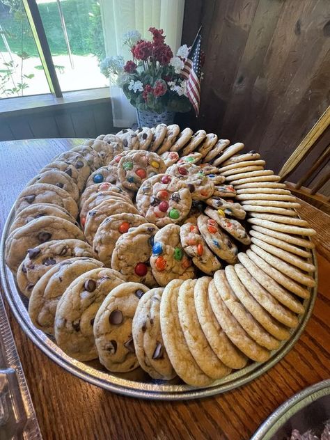 The Wedding Cookie Table Community | A cookie tray I did for a graduation party. Birthday Cookie Display, How To Display Cookies At A Wedding, Cookie Wall Wedding, Cookie Trays Presentation, Diy Cookie Tray, Cookie Platters Display, Cookie Tray Display Ideas, Cookie Centerpieces, Cookie Bar Display