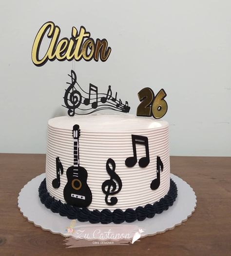 32 curtidas, 0 comentários - Zuleica Castanon (@zucastanon_cakedesigner) no Instagram: “No tema Música para aniversário  De Ninho e Nutella  . Topo personalizado by @lilly.personalizados…” Guitar Birthday Cakes, 40th Birthday Cakes For Men, Bolo Musical, Music Themed Cakes, Music Birthday Party, Music Cakes, Music Cake, Guitar Cake, Birthday Cake For Mom