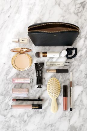 Small Makeup Collection, Luxury Makeup Collection, Kylie Jenner Makeup Collection, Whats In My Makeup Bag, Makeup Collection Storage, Penyimpanan Makeup, Makeup Collection Goals, Ysl Makeup, Collection Storage