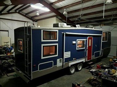 Diy Camper Trailer Designs, Rv Exterior, Diy Camper Trailer, Camper Awnings, Travel House, Tiny House Listings, Camper Makeover, Trailer Remodel, Camper Interior