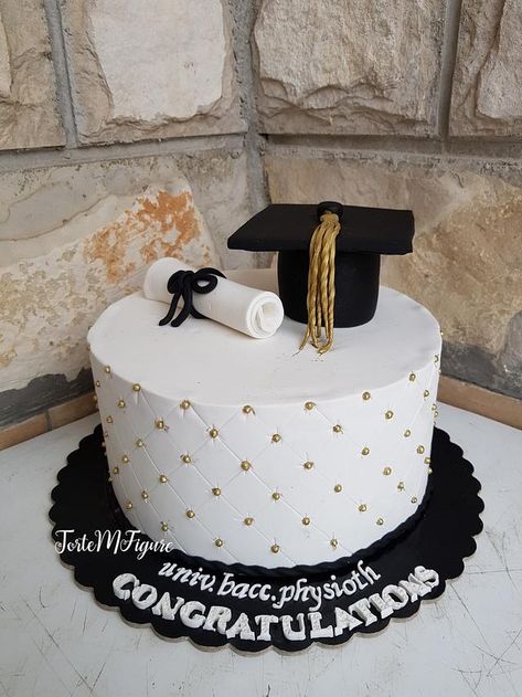 Simple Graduation Cakes, College Graduation Cakes, Graduation Cake Designs, Graduation Party Desserts, High School Graduation Party Decorations, Grad Cake, Graduation Party Cake, Boy Graduation, Graduation Party High