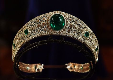 Jade Tiara, Emerald Kokoshnik Tiara, Royal Tiaras And Crowns, Poltimore Tiara, Kokoshnik Tiara, Strathmore Rose Tiara, Eugenie Wedding, British Crown Jewels, Queens Tiaras