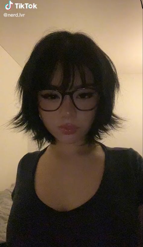 Short Style Haircut For Women, Goth Hair Ideas Short, Shaggy With Bangs Short, Kisa Wolf Cut, Emo Bangs Short Hair, Short Messy Hair With Bangs, Haircut Inspo Short Layered, Layered Bob Side Bangs, Short Layered Hair With Bangs Choppy