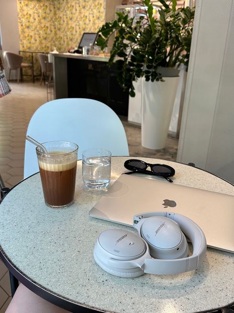 Study with me, study in a coffeeshop, work study aesthetic, workplace, study aesthetic, study vibes, freelance work Working On Yourself Aesthetic Pictures, Freelancer Aesthetic, Aesthetic Workplace, Remote Work Aesthetic, Workplace Aesthetic, Study Vibes, Study With Me, Aesthetic Study, Study Aesthetic