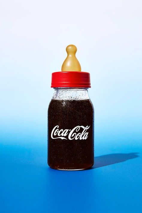 Fruit Water Bottle, Cola Wars, Coca Cola Cake, Good Morning Clips, Cola Cake, Drinks Brands, Coke Cola, Coke Bottle, Aesthetic Coffee