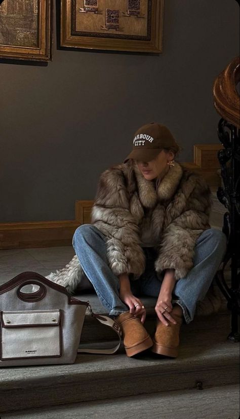 Fur Jacket Outfit, Fur Coat Outfit, Snow Outfit, Coat Outfit, Paris Outfits, Outfit Trends, Coat Outfits, Autumn Outfit, Outfit Inspo Fall