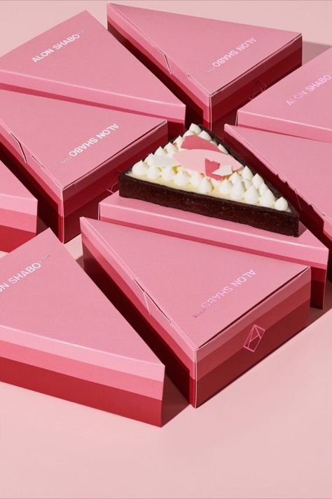 Packaging Of Sweets, Packaging Sweets Boxes, Cute Pastry Packaging, Sweet Packaging Ideas Boxes, Pink Food Packaging, Packaging For Cakes, Packaging For Cupcakes, Dessert Packaging Design Branding, Luxury Pastry Packaging