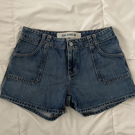 GAP Denim Cargo shorts - vintage Perfect condition... - Depop Vintage Shorts Women, Shorts Denim Outfit, Jean Shorts Aesthetic, Thrift Finds Clothes, Gap Clothes, Denim Cargo Shorts, Shorts Aesthetic, Denim Shorts Outfit, Summer Bottoms