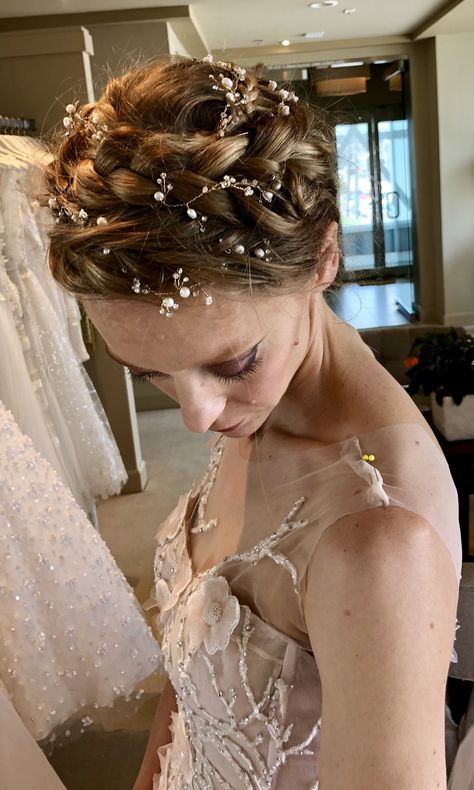 Crown Wedding Hairstyle, Coronet Braid, Paint Ideas 2023, Plaited Hairstyles, Updos With Braids, Hairstyles At Home, Nails Paint, Bridal Hairstyles With Braids, Braided Crown