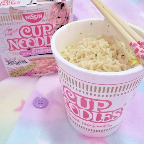 Cup Noodles Aesthetic, Lou Jitsu, Noodles Aesthetic, Cup Of Noodles, Picnic Cups, Cup Ramen, Food References, Nissin Cup Noodles, Kawaii Cups