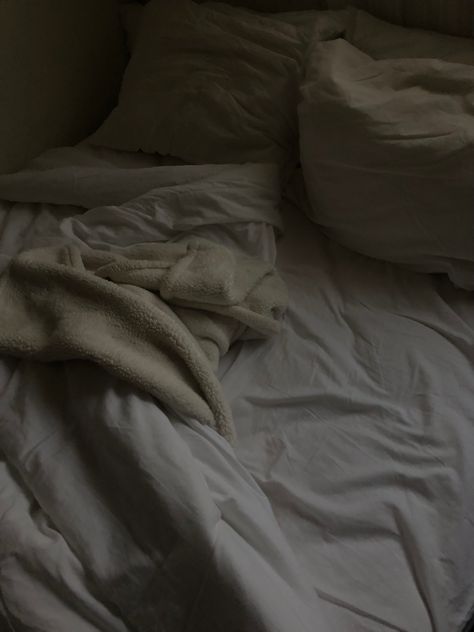 Aesthetic Bed At Night, Comfy Bed Night Time, Comfy Bed Astethic, Bed Time Astethic, Rumpled Bed Aesthetic, Sleeping Asthetic Picture, Blanket Aesthetic Night, Bed At Night Aesthetic, Sleep Deprivation Aesthetic