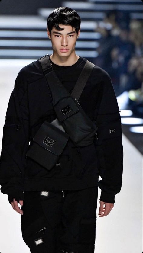 Male Model Outfits Runway, Runway Model Male, Male Runway Outfits, Runway Model Aesthetic Men, Male Model Makeup, Male Runway Models, Male Runway Fashion, Male Model Aesthetic, Male Model Fashion