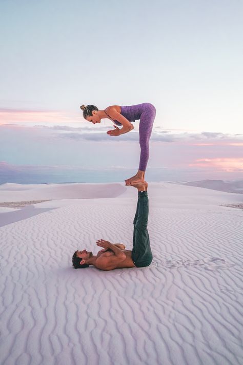 Acro Yoga Foot to Foot @acrosprout @moderntarzan  head to my IG feed for more inspo!  www.instagram.com/acrosprout Arco Yoga, Acrobatic Poses, Couple Yoga, Hata Yoga, Couples Yoga Poses, Acro Yoga Poses, Photo Yoga, Yoga On The Beach, Yoga Poses Photography