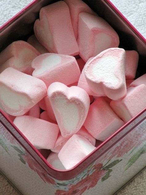 Shaped Marshmallows, Pink Candies, Valentine's Chocolate, Heart Marshmallows, Pink Marshmallow, Valentines Candy, Pink Sweets, Romantic Picnic, Pink Marshmallows