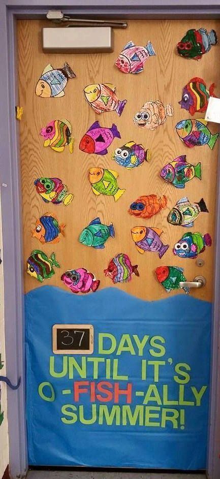 Countdown to the end of the year! The students decorated the fish and I let then change the number at the end of each day and they LOVED it! Decoration Creche, School Door Decorations, Preschool Bulletin, School Doors, Teacher Doors, Door Decorations Classroom, Classroom Bulletin Boards, Door Designs, Classroom Door