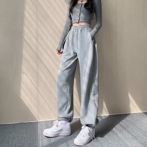 Gray Sports Pants, Oversized Sweatpants, Sweatpants For Women, Joggers Outfit, Sports Pants, Type Of Pants, 가을 패션, Mode Streetwear, Girl Style