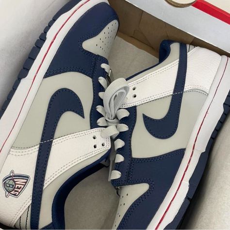 Dunks Shoes, Nike Inspiration, Nike Fashion Sneakers, Nike Shoes Air Force, Trendy Shoes Sneakers, Preppy Shoes, Pretty Shoes Sneakers, 90s Era, Cute Nike Shoes