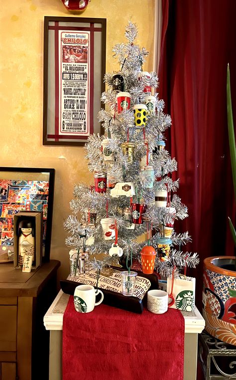 Starbucks Ornaments Display, Starbucks Christmas Decorations, Starbucks Christmas Tree, Christmas Ornaments 2022, Starbucks Ornaments, Ornament Display, Coffee Theme, Starbucks Christmas, Xmas Trees