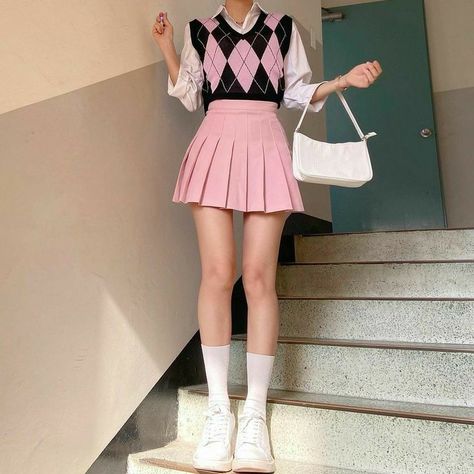 Pink Tennis Skirt Outfit, Pink Tennis Skirt, Vetements Clothing, Tennis Skirt Outfit, Crop Vest, Looks Pinterest, Cute Skirt Outfits, Pakaian Feminin, Kawaii Fashion Outfits