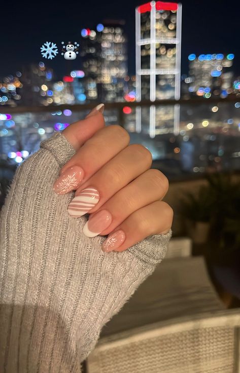 Cute Gel Nails Christmas, Nails Short Acrylic Christmas, Cute Simple Winter Nails Acrylic, Christmas Nails For 11 Yrs Old, Christmas Proposal Nails, Christmas Nails No Acrylic, Cute Christmas Nail Ideas For Teens, Christmas Nails On Short Nails, Nail Inspo 11-12