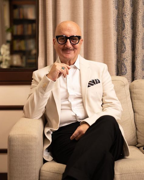 Actor Anupam Kher has been contributing to Hindi cinema for the past 4 decades. He has delivered several hits with his stellar performance. After relentlessly working for so many years, The post EXCLUSIVE: Anupam Kher takes a sly dig on star kids who get ‘bored’ of work easily: Jo tukke se actor bante hai, wo ye bolte hain appeared first on Bollywood Bubble. Special 26, Anupam Kher, Star Kids, Tired Of Work, I M Bored, Trending News, Interview, The Past, Take That