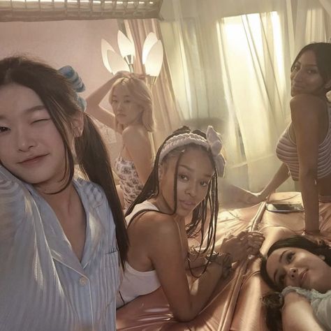 Dream Academy, Friendship Photoshoot, Black Femininity, Pose Reference Photo, Cute Friends, Kpop Girl Groups, Dream Team, Performance Art, Pop Group