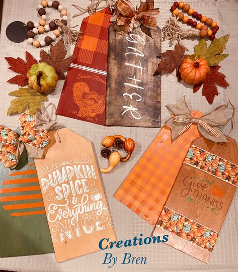 Wanna create super cute door tags?  Chalk Couture can help you!!  The holidays are approaching so decorate on your budget. Chalk Couture Fall Ideas, Fall Door Tags, Woodworking Workshop Plans, Tag Signs, Woodworking Plans Workbench, Harvest Crafts, Woodworking Projects Gifts, Woodworking Projects Table, Door Tag