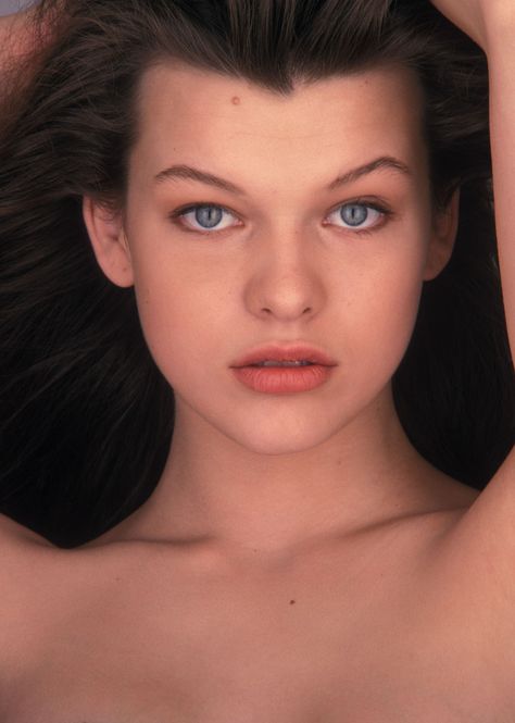 Milla Jovovich Eyes Language, 90s Supermodels, 90s Models, Milla Jovovich, Late 80s, Actrices Hollywood, Famous Women, Looks Style, Kiev