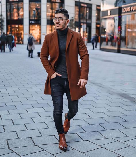 Men’s Fashion Hub on Instagram: “Rate this outfit from 1 to 10 👇🏻👇🏻 ——- Follow @mensfashionhubb for more —- Dm or mensfashionhubb@gmail.com for shoutouts 📩” Chelsea Boots Men Outfit, Boots Men Outfit, Dapper Outfit, Fitted Coat, Coat Outfit, Korean Fashion Casual, Mens Winter Coat, Brown Outfit, Chelsea Boots Men