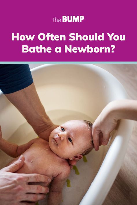 How often should you bathe a newborn? Not too often. Learn when to bathe baby for the first time, why you shouldn’t bathe your newborn every day and more. How To Give A Newborn A Bath, When To Bathe Newborn, Bringing Baby Home, Newborn Bath, Gestational Age, Newborn Needs, Newborn Feeding, Pregnancy Labor, Gentle Baby