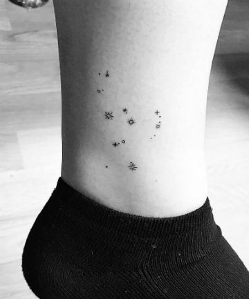 Fine Line Tattoo Designs for the Minimalist Lover Orion Tattoo, Stars Tattoo, Theme Tattoo, Cool Small Tattoos, Tattoo Feminina, Dainty Tattoos, Little Tattoos, Star Tattoos, Fine Line Tattoos