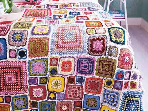 Happily Ever After Granny Square Blanket Crochet-A-Long – The Knitting Network Patchwork Granny Square Blanket, Easy Granny Square, Scrap Projects, Crochet Square Blanket, Granny Square Crochet Patterns Free, Green Yarn, Crochet For Beginners Blanket, Creative Crochet, Crochet Granny Square Blanket