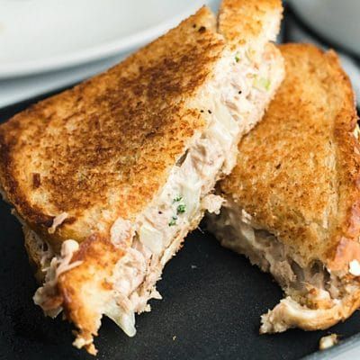 Grilled Tuna Sandwich, Classic Tuna Melt, Classic Tuna Salad Sandwich, Creamy Macaroni Salad, Salade Healthy, Classic Tuna Salad, Tuna Casserole Easy, Tuna Melt Recipe, Homemade Chicken Salads