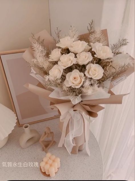 Unique Bridal Bouquets Ideas, Modern Wedding Flowers Arrangements, Bouquet Diy Gift, Bridal Bouquet Ideas, Bouquets Ideas, Unique Bridal Bouquets, Wedding Bouquet Ideas, Diy Bouquet Wrap, Luxury Flower Bouquets