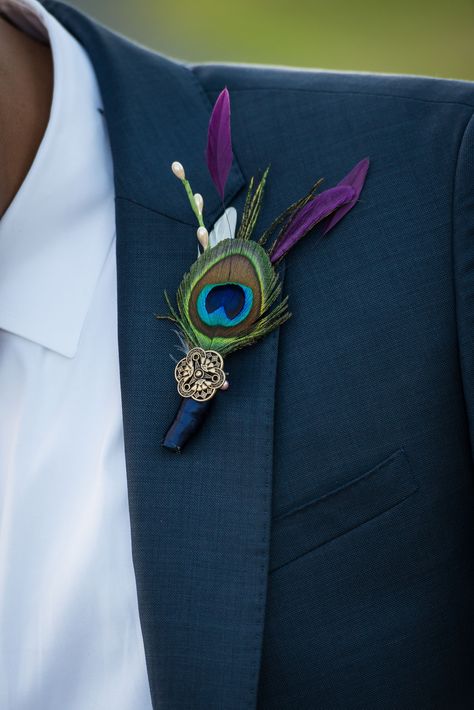 Wedding Flowers With Peacock Feathers, Wedding Bouquet With Peacock Feathers, Peacock Bowtie, Peacock Feathers Crafts, Janmashtami Craft, Groom Accessories Wedding, Peacock Heels, Peacock Decoration, Green Boutonniere