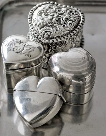 Great #Valentines gift for the collector: Heart-shaped antique silver ring boxes. Antique Ring Box, Halloween Appetizers, Antique Silver Rings, Ring Boxes, I Love Heart, My Funny Valentine, Heart Box, Vintage Sterling Silver Rings, Beating Heart