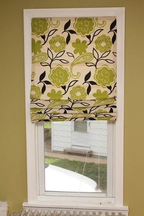 Turn Old Window Blinds into DIY Roman Shades: 10 Helpful Steps - Craft projects for every fan! Do It Yourself Decoration, Woodworking Projects Diy, No Sew, Roman Shades, Diy Woodworking, My New Room, Crafty Things, Window Coverings, Crafty Ideas