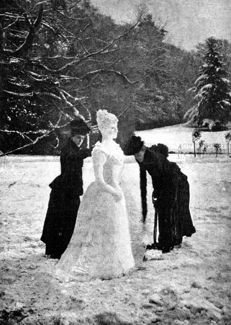 22 Interesting Photos From Our Fascinating History - Wow Gallery Vintage Foto's, Snow Sculptures, Snow Art, Two Ladies, Images Vintage, Victorian Women, Foto Vintage, Photo Vintage, Edwardian Era