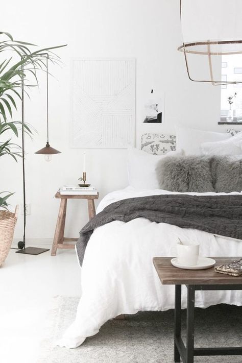 Scandi Hotel Bedroom, Scandi Loft Bedroom, Scandi Bedroom Ideas, Nordic Bedroom Ideas, Scandi Minimalist, Industrial Bedroom Design, Scandi Bedroom, Minimalist Dekor, Scandinavian Design Bedroom