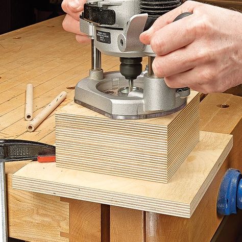 End-Drilling Router Jig: For a project I was building, I had to drill a centered hole in the end of several 1⁄2" dowels. To keep all of the holes consistently centered, I made this simple jig for my plunge router. Router Techniques, Hand Held Router, Crown Molding Installation, Drill Jig, Woodworking Router Bits, Plunge Router, Router Jig, Router Woodworking, Woodworking Guide