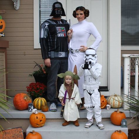 Starwars Halloween Costumes Family, Starwars Costume Family, Family Of 4 Star Wars Costumes, Family Costumes Starwars, Family Costumes Star Wars, Starwars Family Costumes With Baby, Starwars Family Costumes Halloween, Star Wars Family Costume, Family Customs Halloween