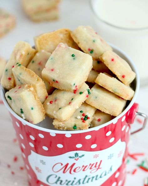 Christmas Shortbread Cookie Bites (... - Incredible Recipes Christmas Shortbread Cookie Bites, Shortbread Cookie Bites, Holiday Squares, Christmas Shortbread Cookies, Mini Christmas Puddings, Shortbread Bites, Shortbread Cookies Christmas, Simple Desserts, Cookie Bites