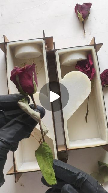 Resin art ideas Flower preservation #art #craft #epoxy #flowers Epoxy Resin Plates, Epoxy Flower Preservation, Bouquet Preservation Resin, Epoxy Flowers, Resin Flower Preservation, Art Reels, Satisfying Art, Art Hacks, Epoxy Art