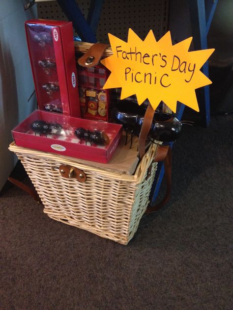 cute Father's Day idea, picnic ready to go! Cute Fathers Day Ideas, Holiday Items, Pay Phone, Ready To Go, Tis The Season, Landline Phone, Gift Baskets, Fathers Day, Father's Day