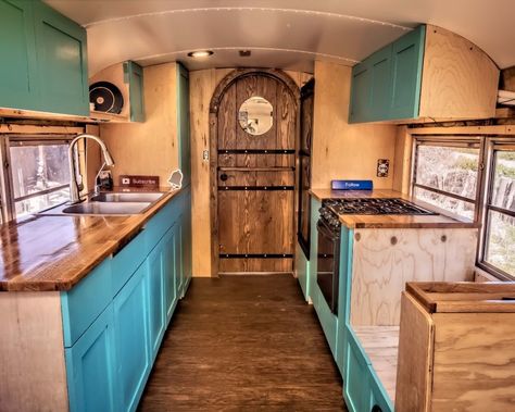 Skoolie Outdoor Kitchen, Skoolie Storage, Schoolie Conversion, Skoolie Kitchen, Narrowboat Kitchen, Narrowboat Life, Barn Door Garage, Boat Vibes, Skoolie Ideas