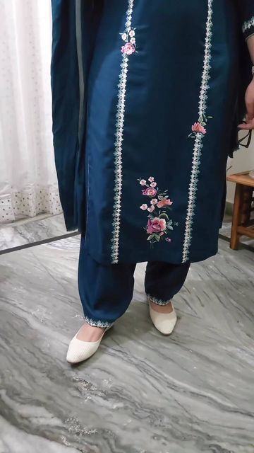 Work Design For Suits, Kadhai Suit Designs, New Embroidery Designs Suits, Embroidery Suits Design Hand Work, Paint Designs For Suits, Machine Work Suits, Simple Suit Designs, Suit Embroidery Designs, Suit Pic